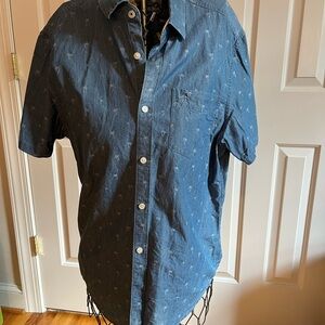 Penguin brand light blue denim slim fit Hawaiian shirt. Men’s size medium